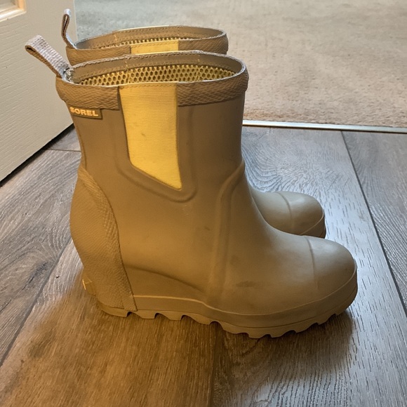 Sorel size 7 rain boots - Picture 8 of 9